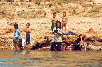 Blick aus dem Boot nach Burma