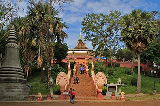 Wat Phnom - Click for large image !