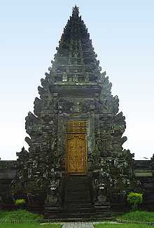  Pura Besakih
