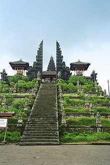  Pura Besakih