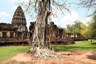 Phimai Historical Park  -  Click for large image !