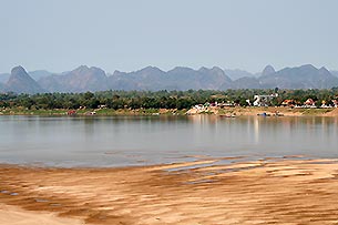 Nakhon Phanom - Click for large image !