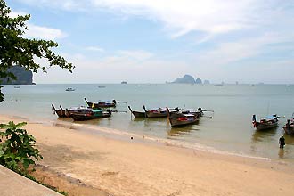 Krabi, Ao Nang Beach - Click for large image !