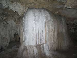 Tham Lod Tropfsteinhöhlen