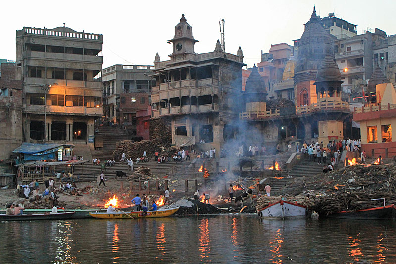 Varanasi, Leichenverbrennung