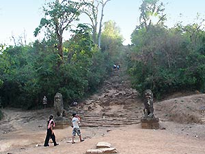 temple hill Phnom Bakheng