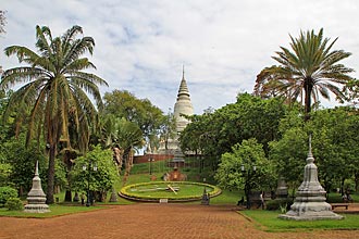Wat Phnom - Click for large image !