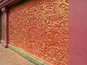 Wat Phnom - Click for large image !