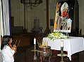 Saigon, praying for the dead pope  -  Click for large image !